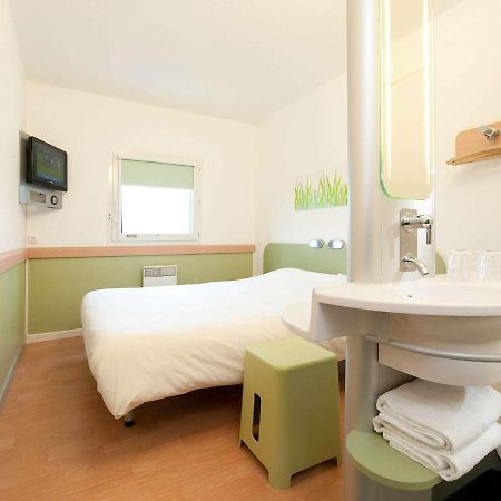 Ibis Budget Saint-Quentin Centre Gare Exterior photo