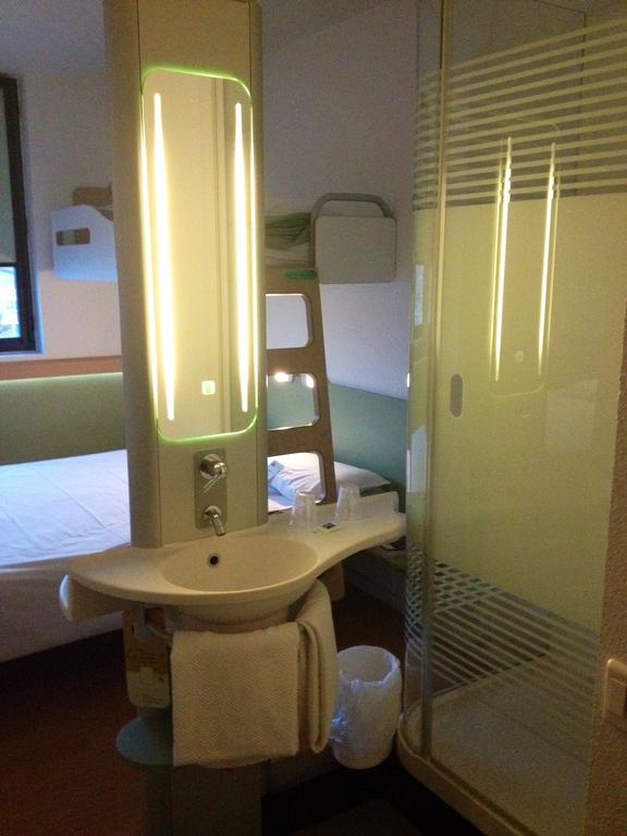 Ibis Budget Saint-Quentin Centre Gare Exterior photo