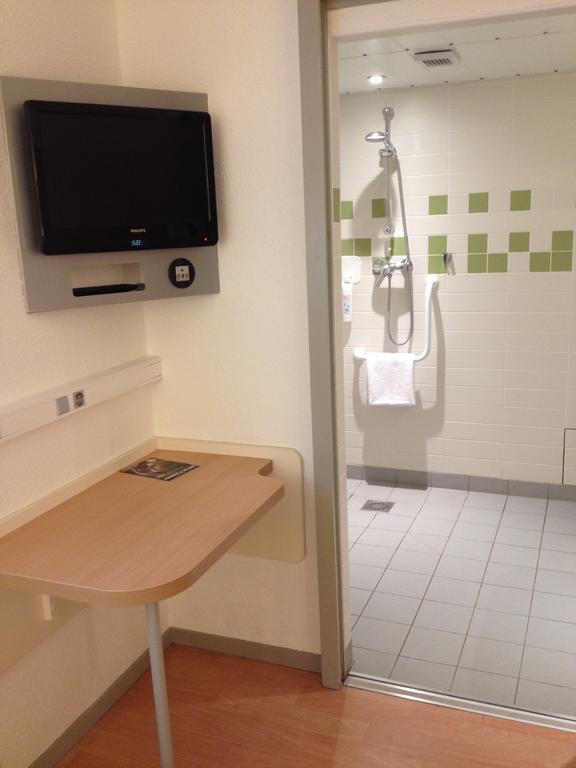 Ibis Budget Saint-Quentin Centre Gare Exterior photo