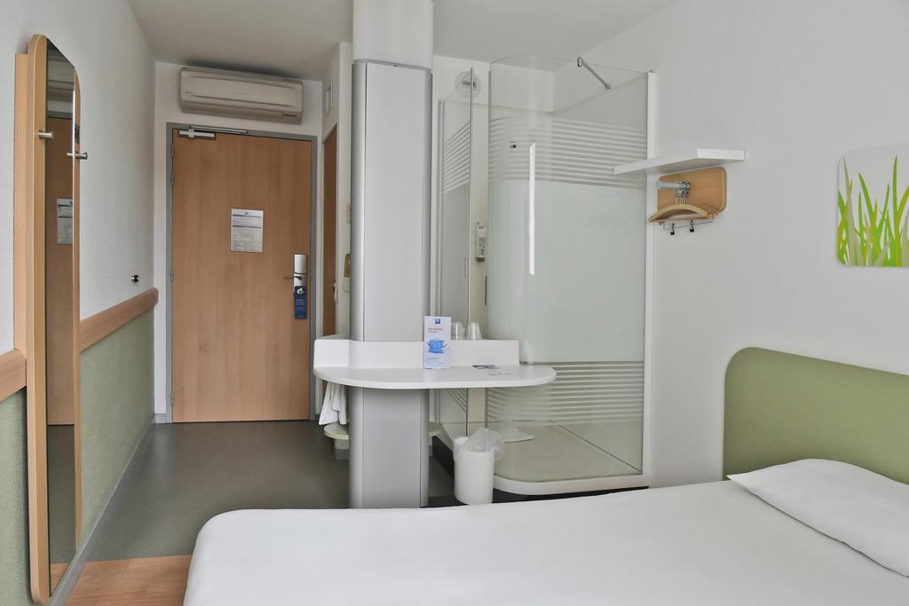 Ibis Budget Saint-Quentin Centre Gare Exterior photo