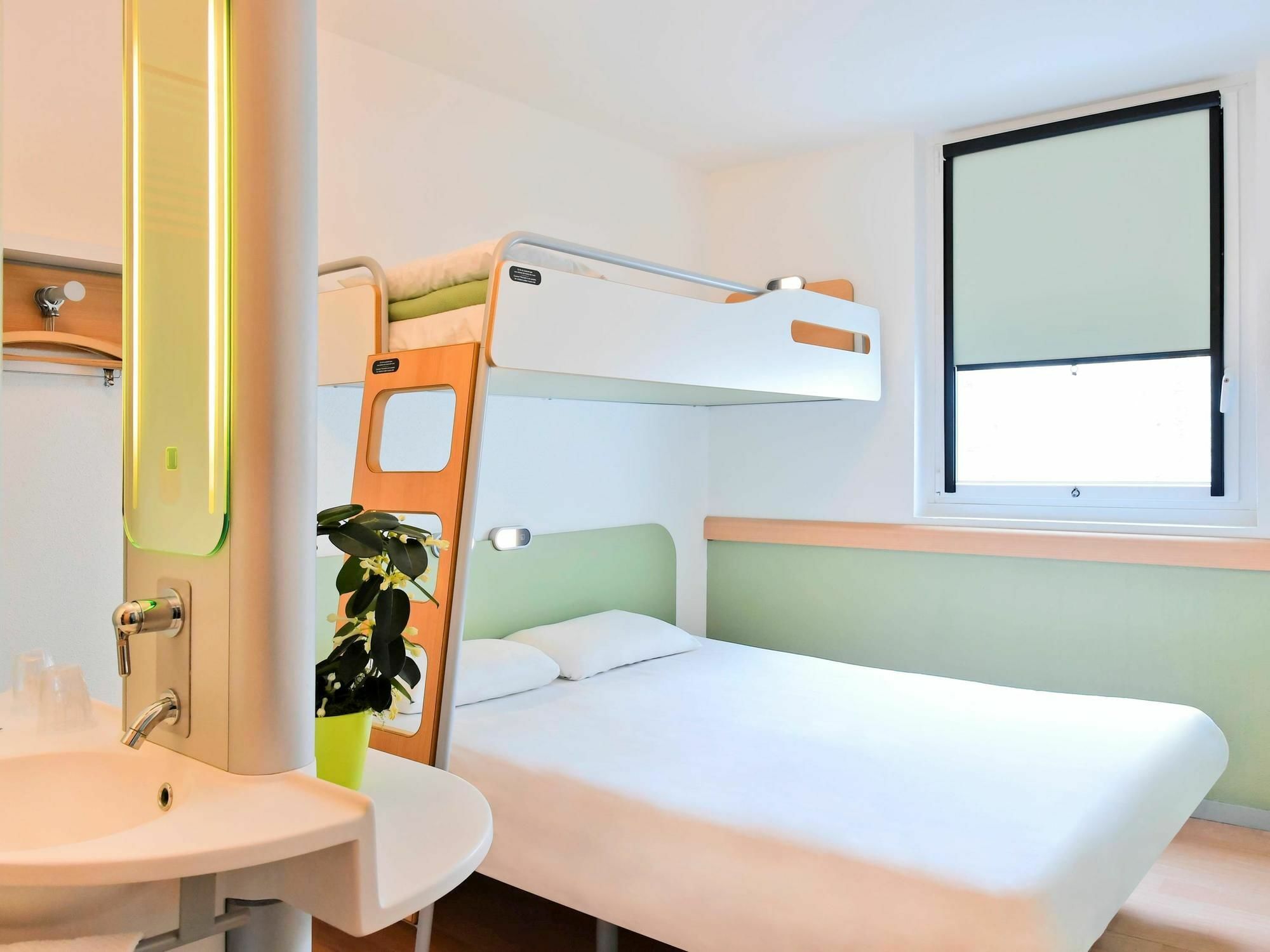 Ibis Budget Saint-Quentin Centre Gare Exterior photo